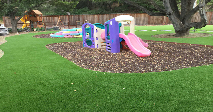 Kundenspezifischer Spielplatz-künstliches synthetisches Gras einfach zu installieren und instandzuhalten