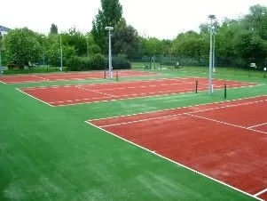 Tennisplatz farbiges gefälschtes Gras